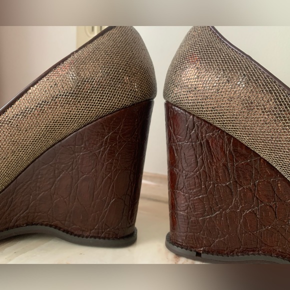 NEW Linea Paulo Jimmie Bronze/Gold Peep Toe Wedges, Size 9 - Picture 7 of 10